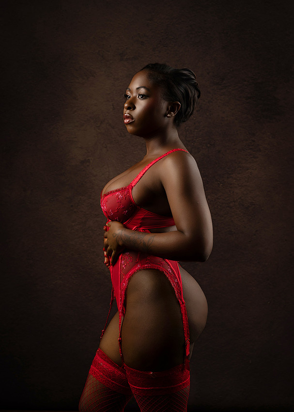 Dark & Sultry Boudoir by Belle Privé Photography