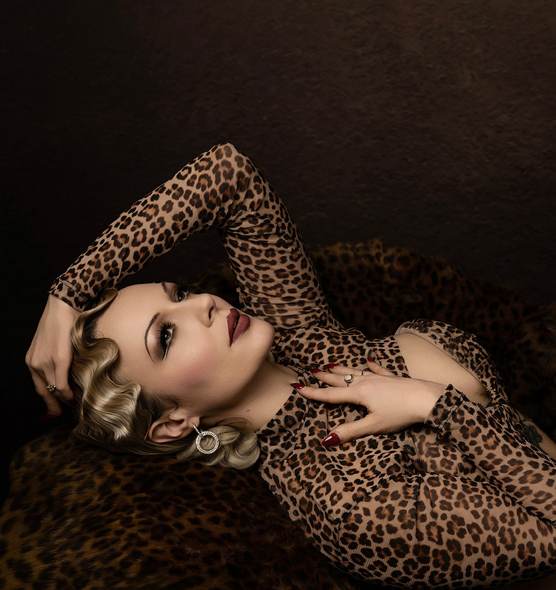 Dark & Sultry Boudoir by Belle Privé Photography